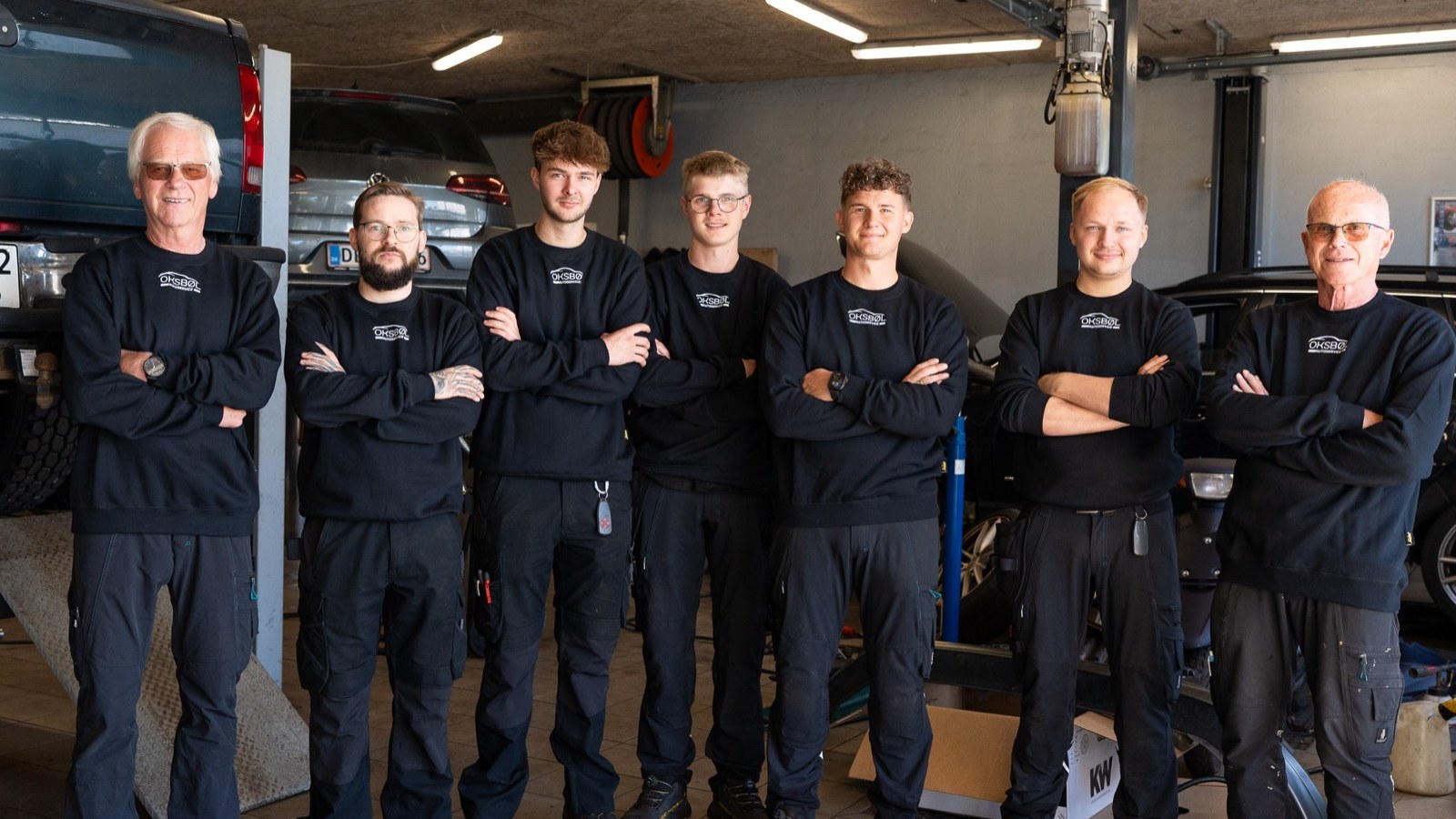 Holdet hos Oksbøl Autoservice i værkstedet